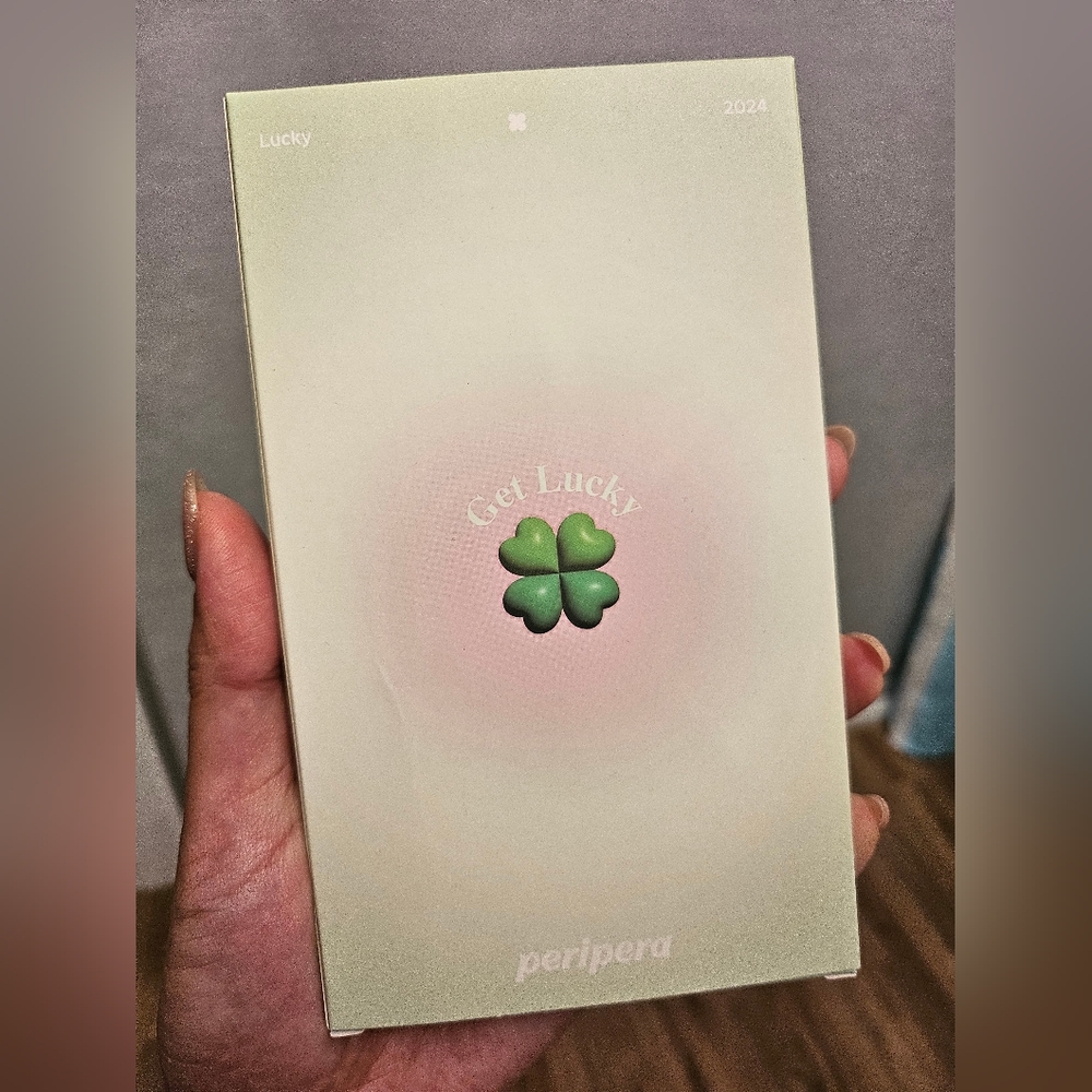 Peripera Four Leaf Clover Handheld Mirror